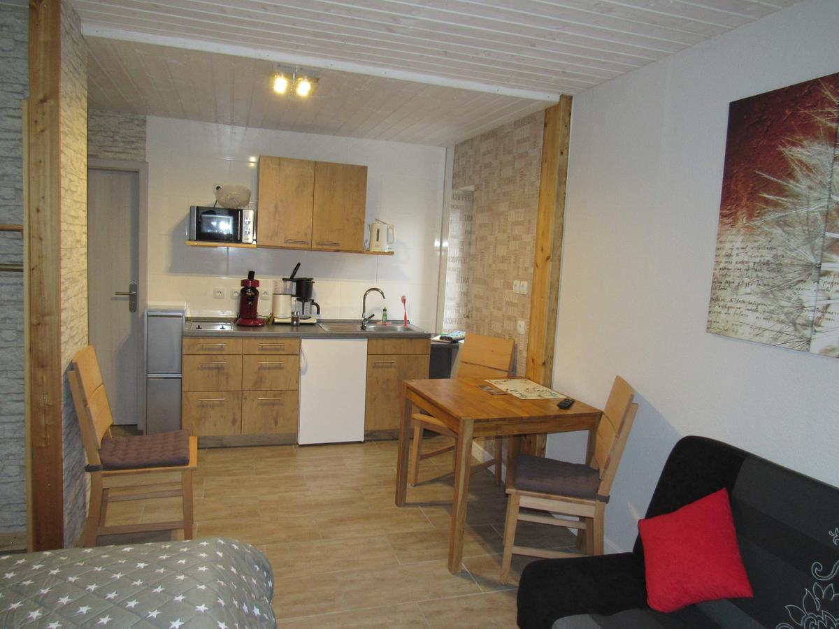 Ferienapartments Am Dorfplatz Langscheid  ภายนอก รูปภาพ