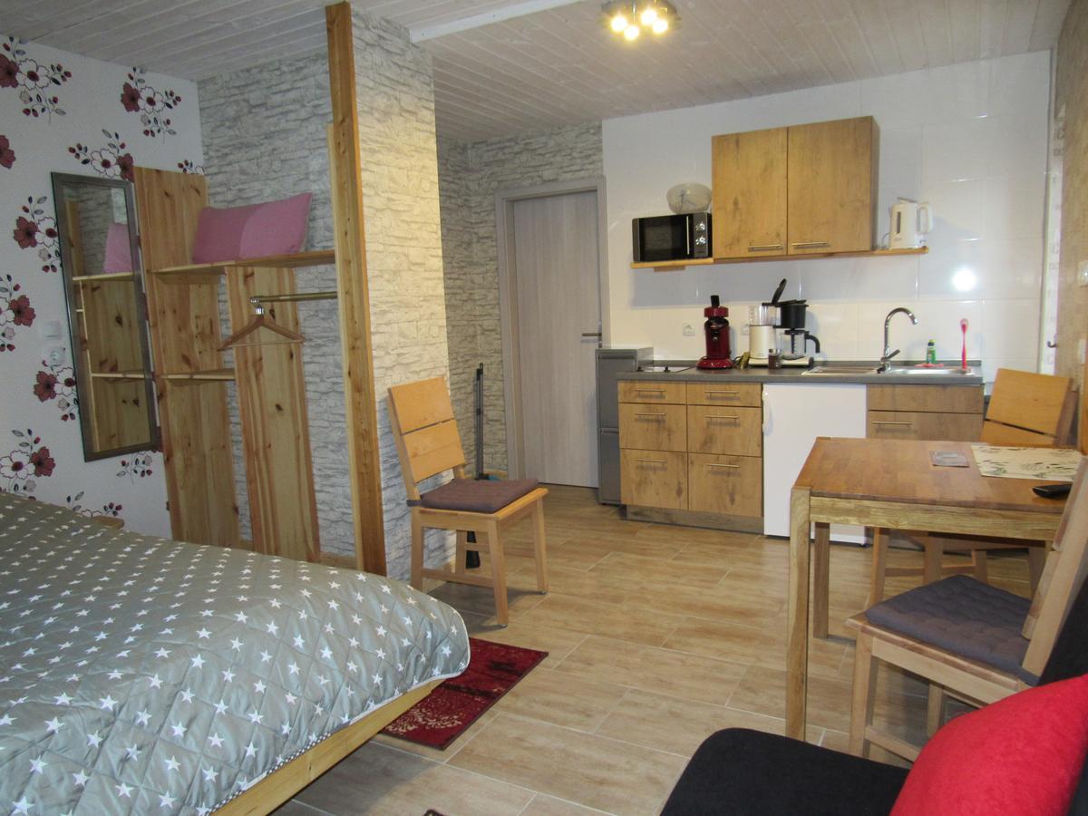 Ferienapartments Am Dorfplatz Langscheid  ภายนอก รูปภาพ